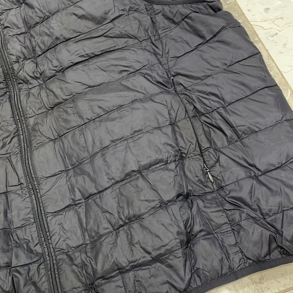 Men’s Uniqlo Vest - Size 3XL - Picture 3 of 4